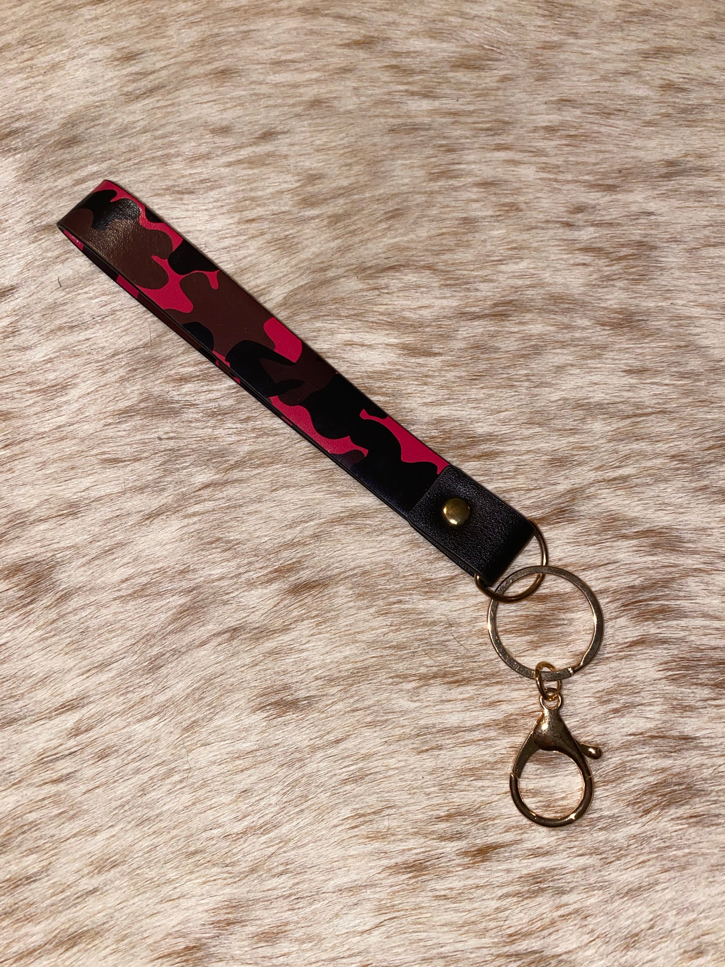 Schlüsselanhänger mit Camouflage-Muster in Rosa